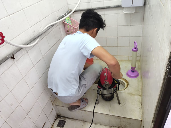 桓台肥皂掉到马桶里把马桶堵住了怎么办？马桶堵住了怎么办