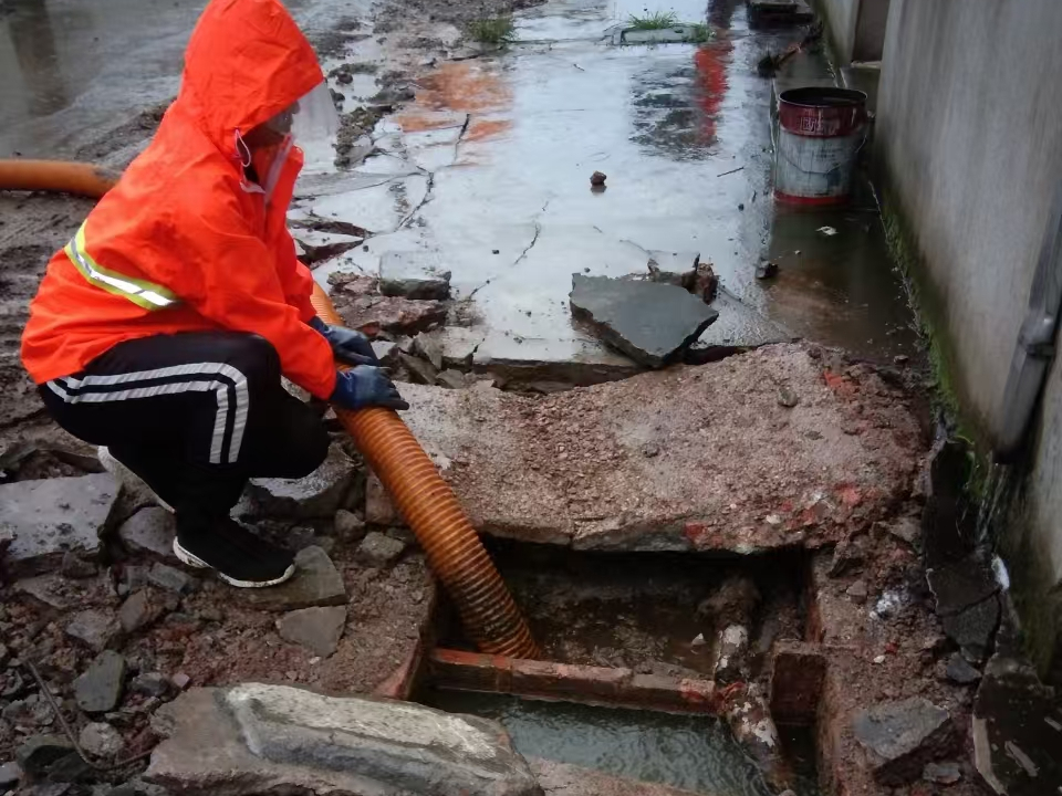 桓台专业清理污水池 炜誉市政以规范流程守护城市 “肠道”